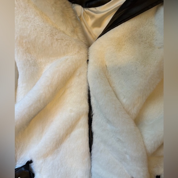 The Akira Label Montego white Faux Fur Biker Jacket Women’s Small NEW - Picture 12 of 16